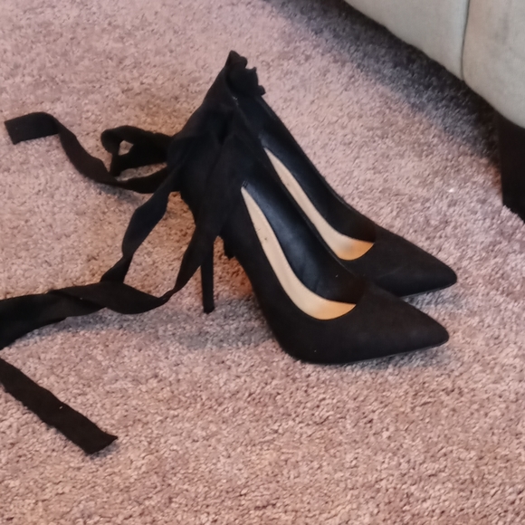 (SOLD) Black Tie Up Heels - Picture 3 of 4